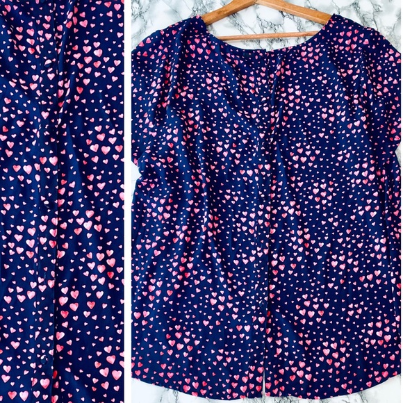 Tᴏʀʀɪᴅ Sʜᴏʀᴛ-Sʟᴇᴇᴠᴇ Cʜɪғғᴏɴ Tᴏᴘ ɪɴ Nᴀᴠʏ ᴀɴᴅ Pɪɴᴋ Hᴇᴀʀᴛ Pʀɪɴᴛ - Picture 3 of 4